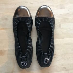Tori Burch Black and metallic grey leather flats